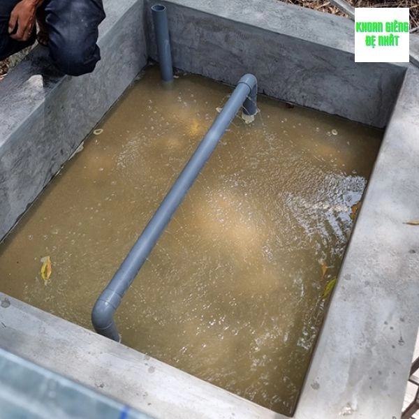 Rò rỉ từ bể chứa hoặc đường ống dẫn dầu