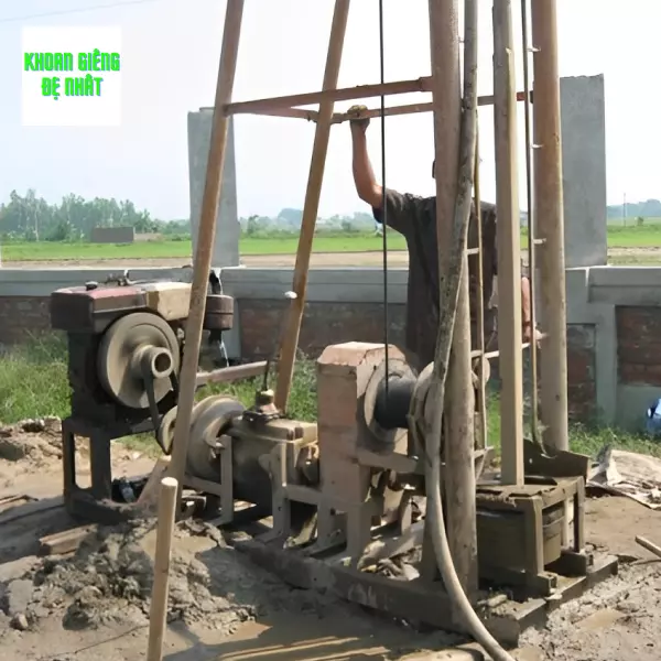 Tiến hành khoan giếng